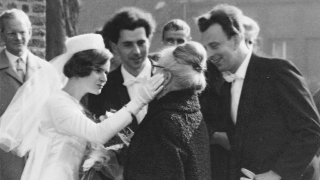 Hochzeit von Franz Joseph van der Grinten und Ingeborg Weber 1965, mit Joseph Beuys im Hintergrund